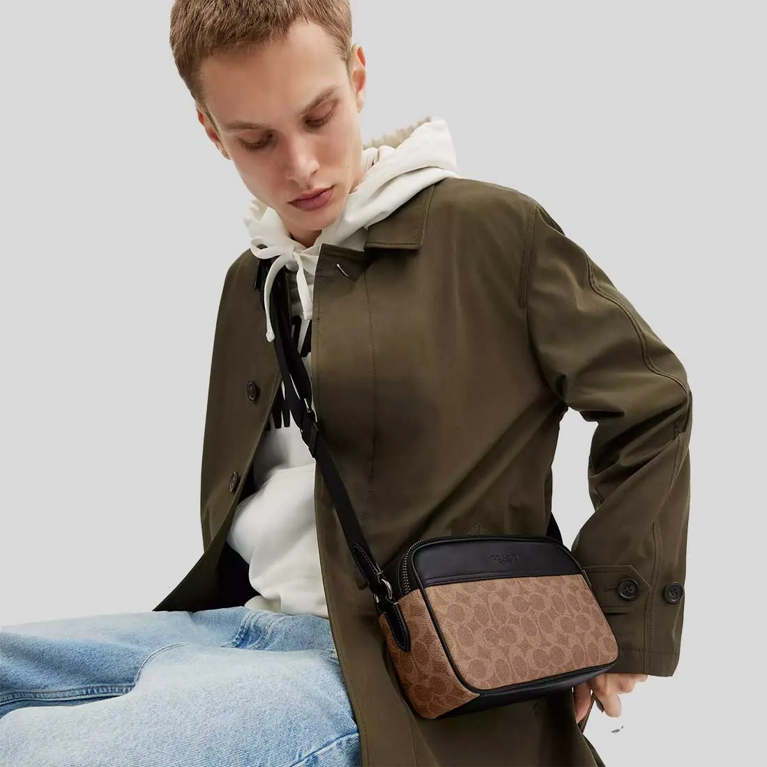 COACH Graham Crossbody Bag In Signature Canvas Tan/Black RB-CV921