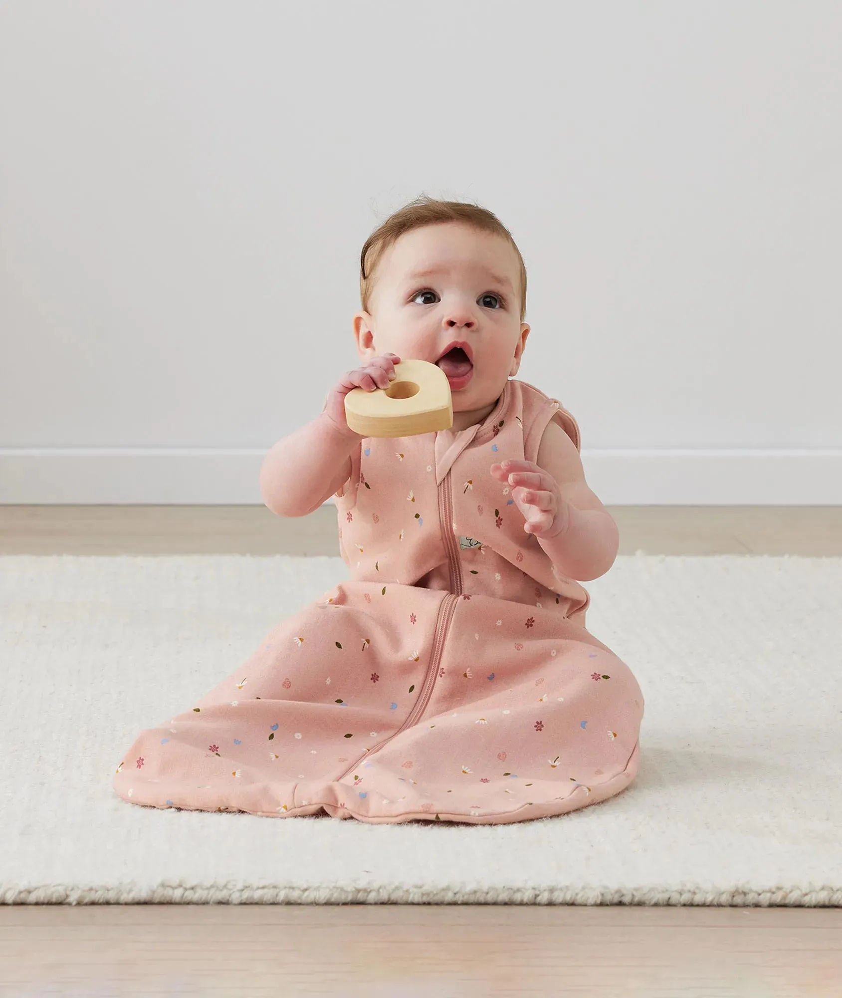 ergoPouch Organic All Year Jersey Sleeping Bag | 1.0 Tog | 3-12 Months - Daisies