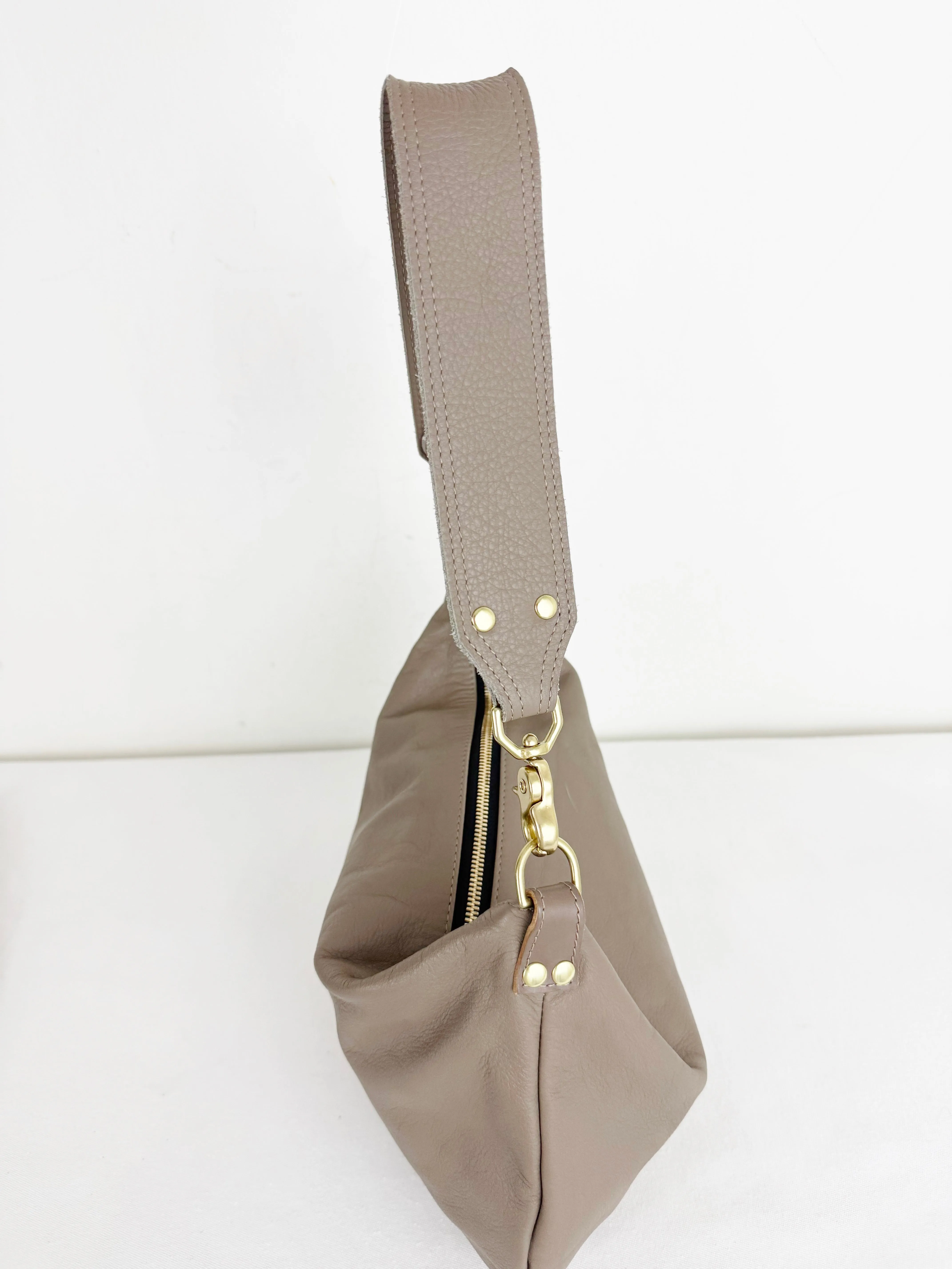 NEW Clare V. Moyen Messenger
