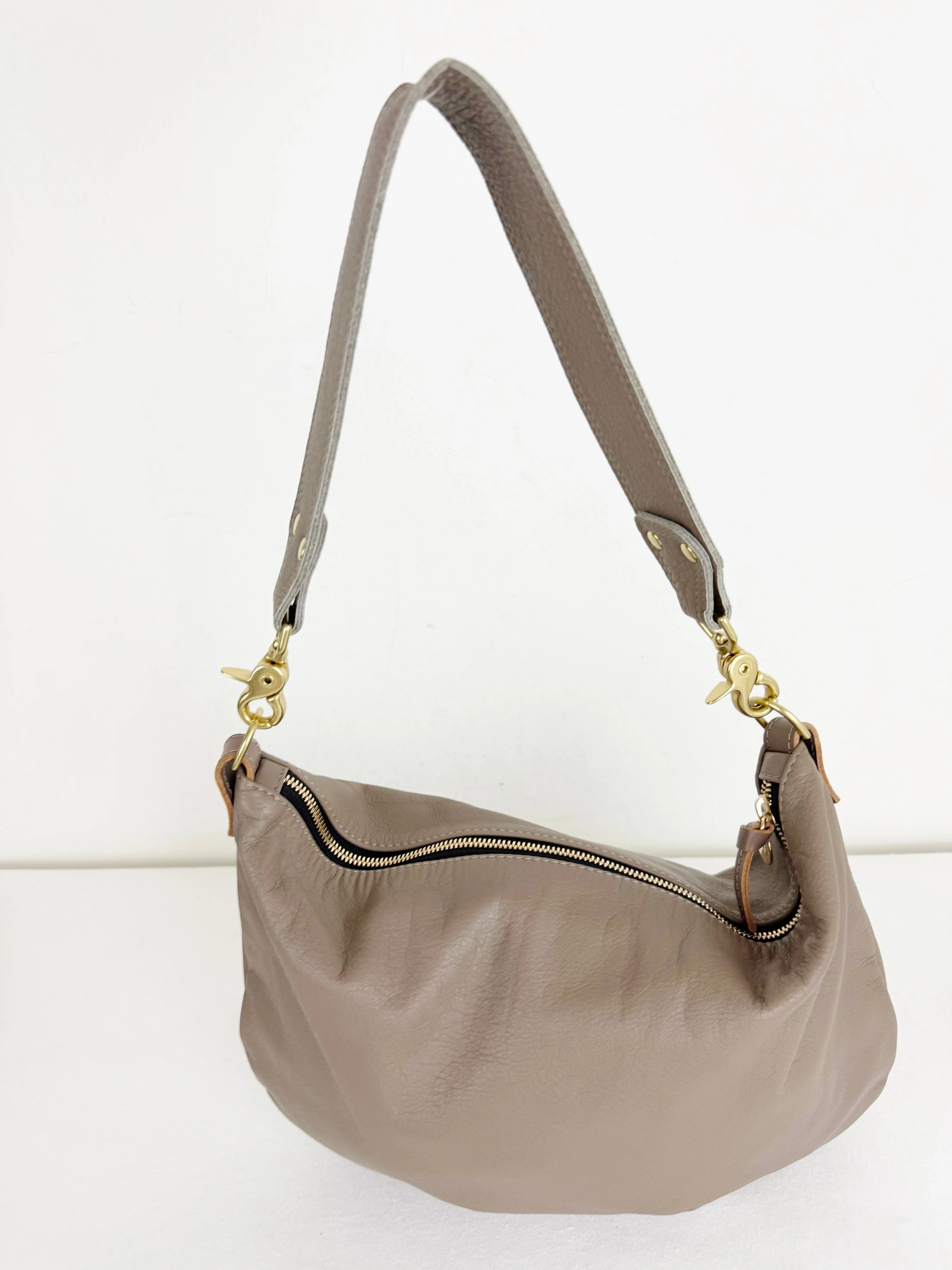NEW Clare V. Moyen Messenger