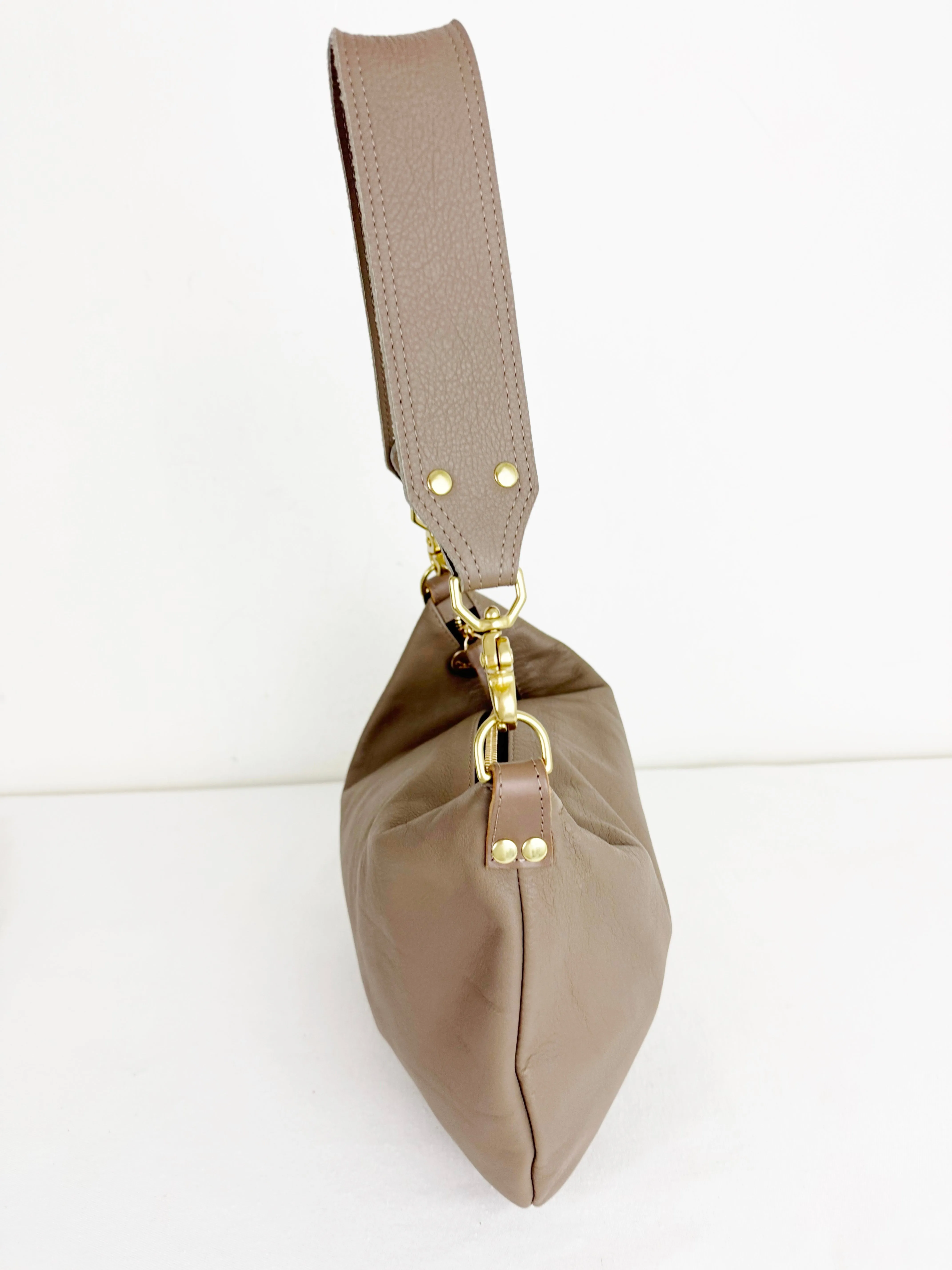 NEW Clare V. Moyen Messenger