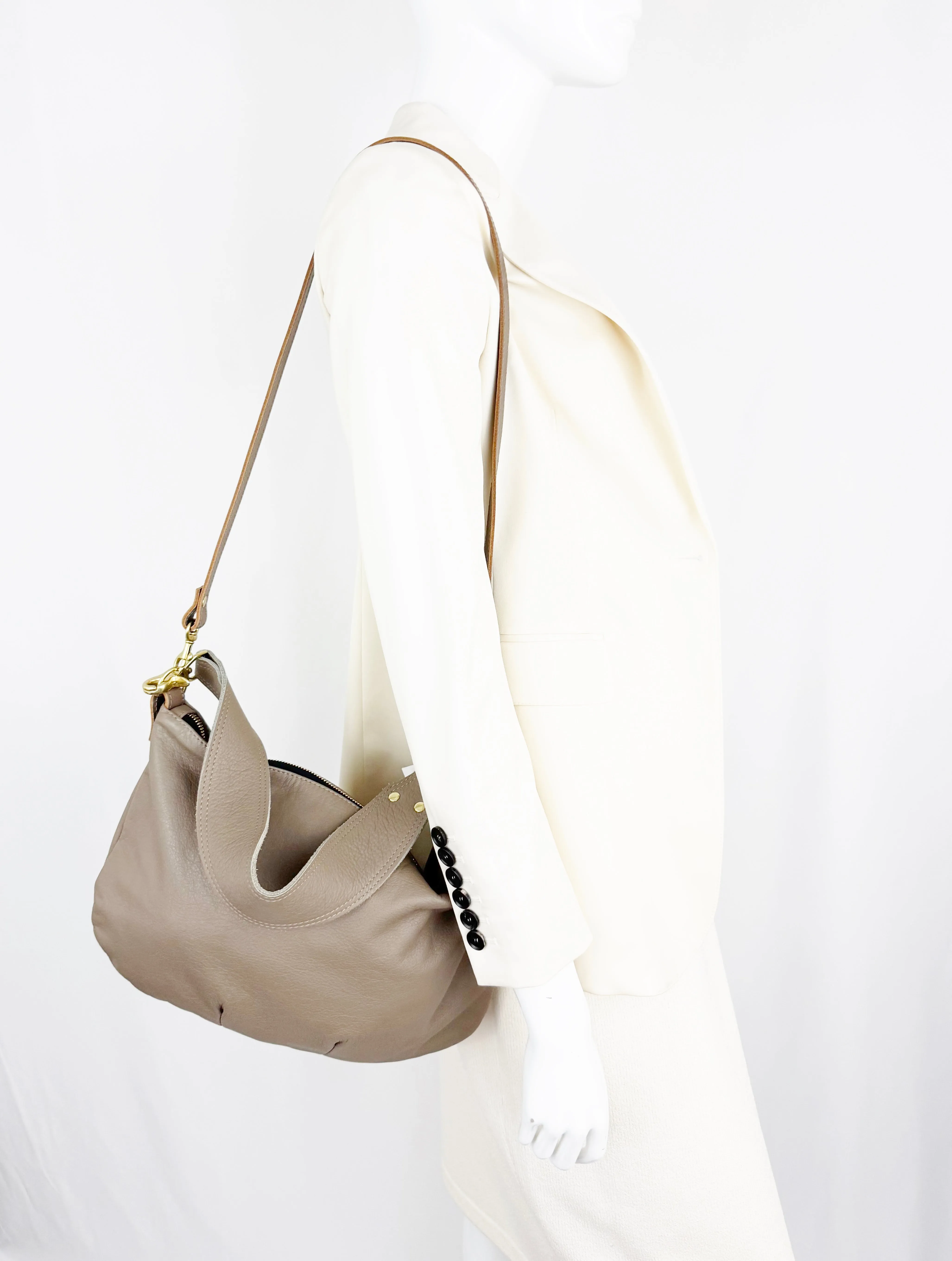 NEW Clare V. Moyen Messenger