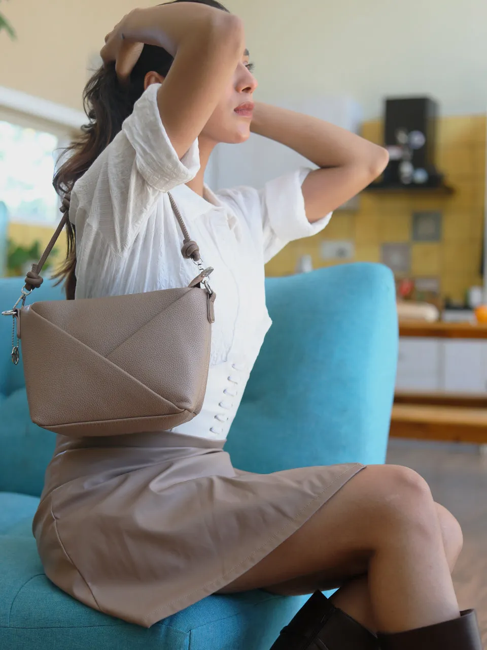 Slingvelope Beige Sling Bag
